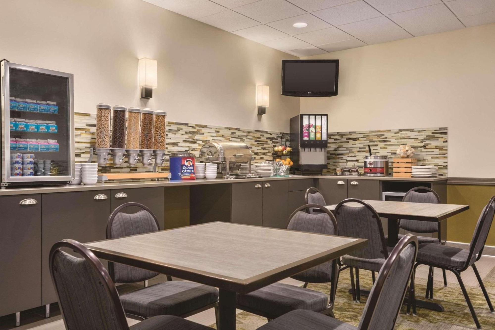 Country Inn & Suites By Radisson, Fergus Falls, Mn Eksteriør billede