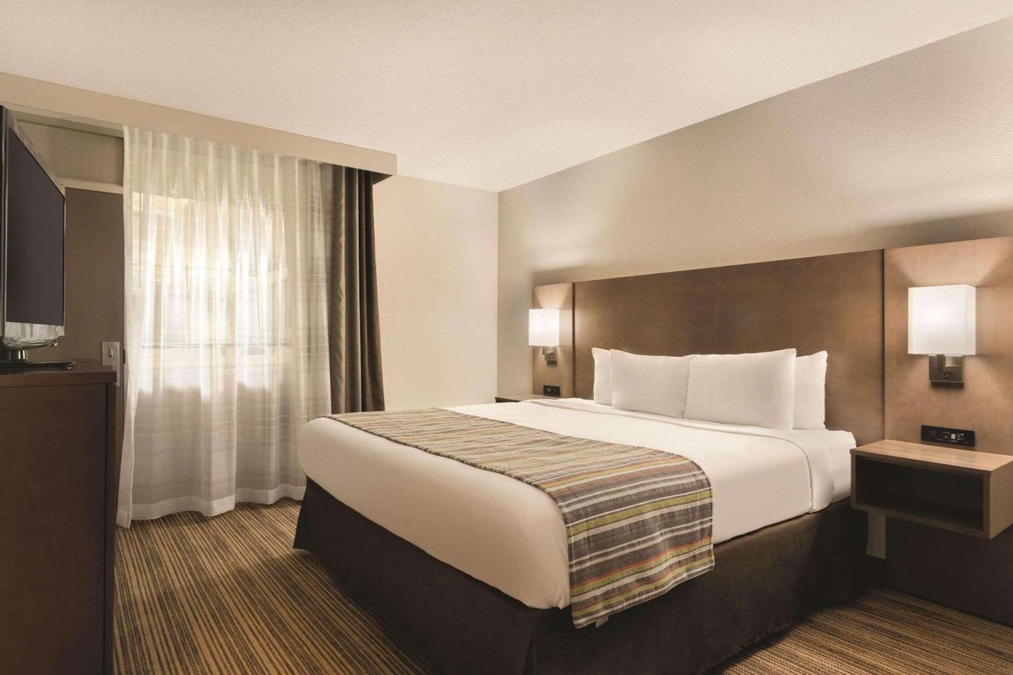 Country Inn & Suites By Radisson, Fergus Falls, Mn Eksteriør billede