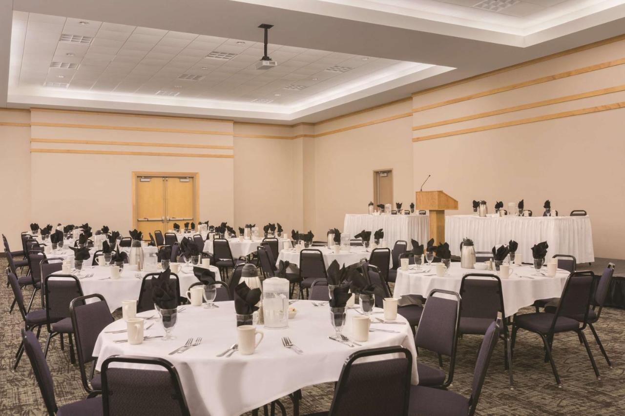 Country Inn & Suites By Radisson, Fergus Falls, Mn Eksteriør billede